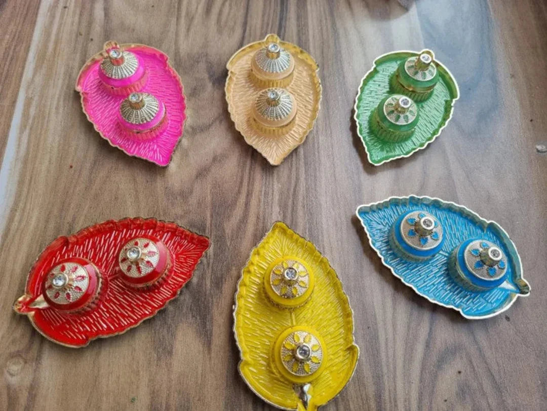 Plastic kumkum leaf plate - random colors