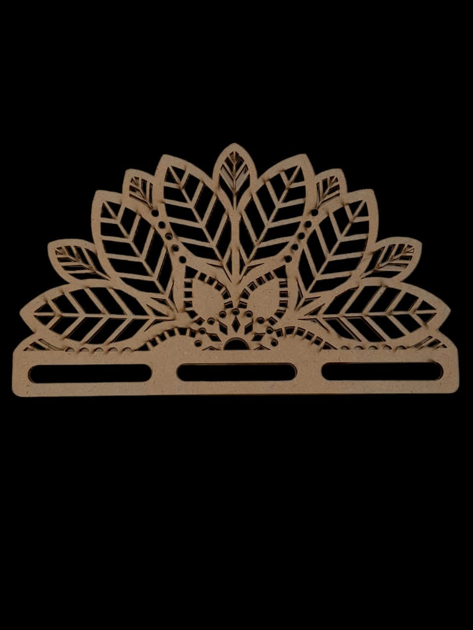 Leaf design macrame frame